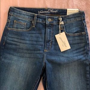 •NWT• Universal Thread Size 8 Jeans